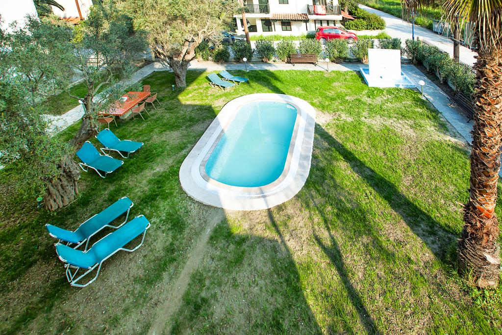 Villa Lemon Garden jacuzzi 1.jpg