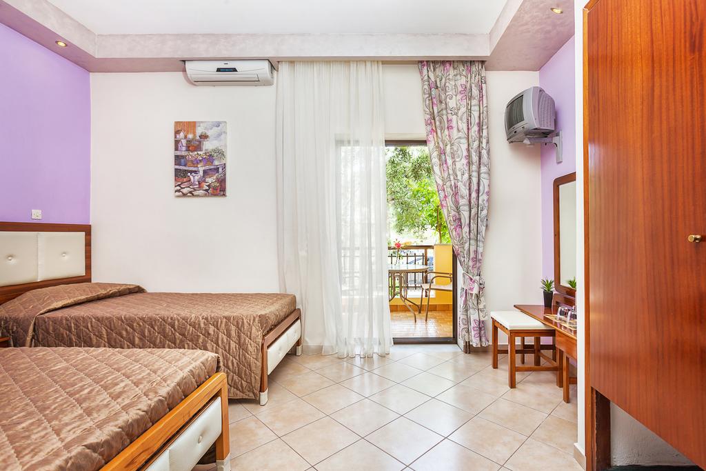 Villa Lemon Garden triple room 1.jpg