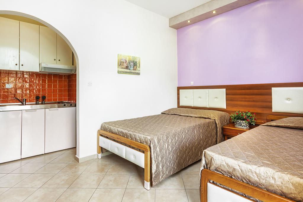 Villa Lemon Garden triple room.jpg