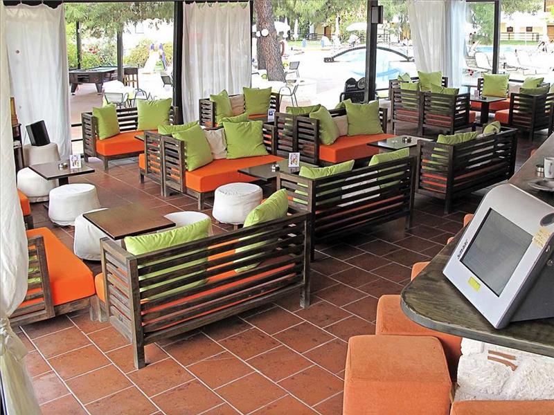 Hotel Lesse bar.jpg