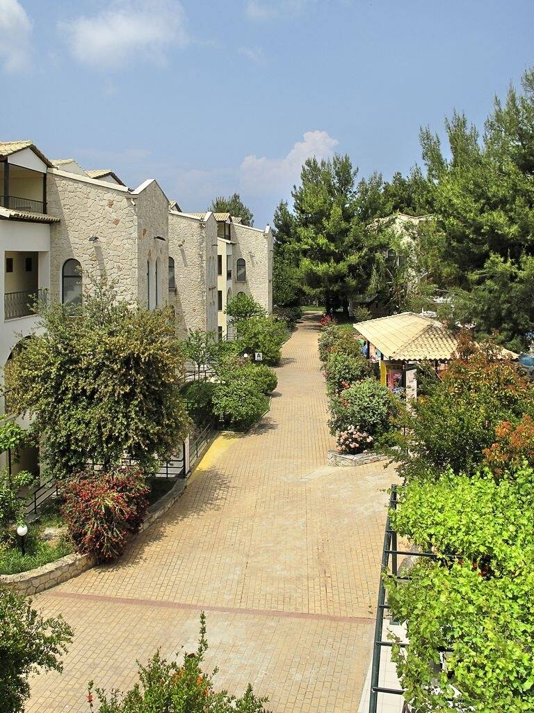 Hotel Lesse basta.jpg