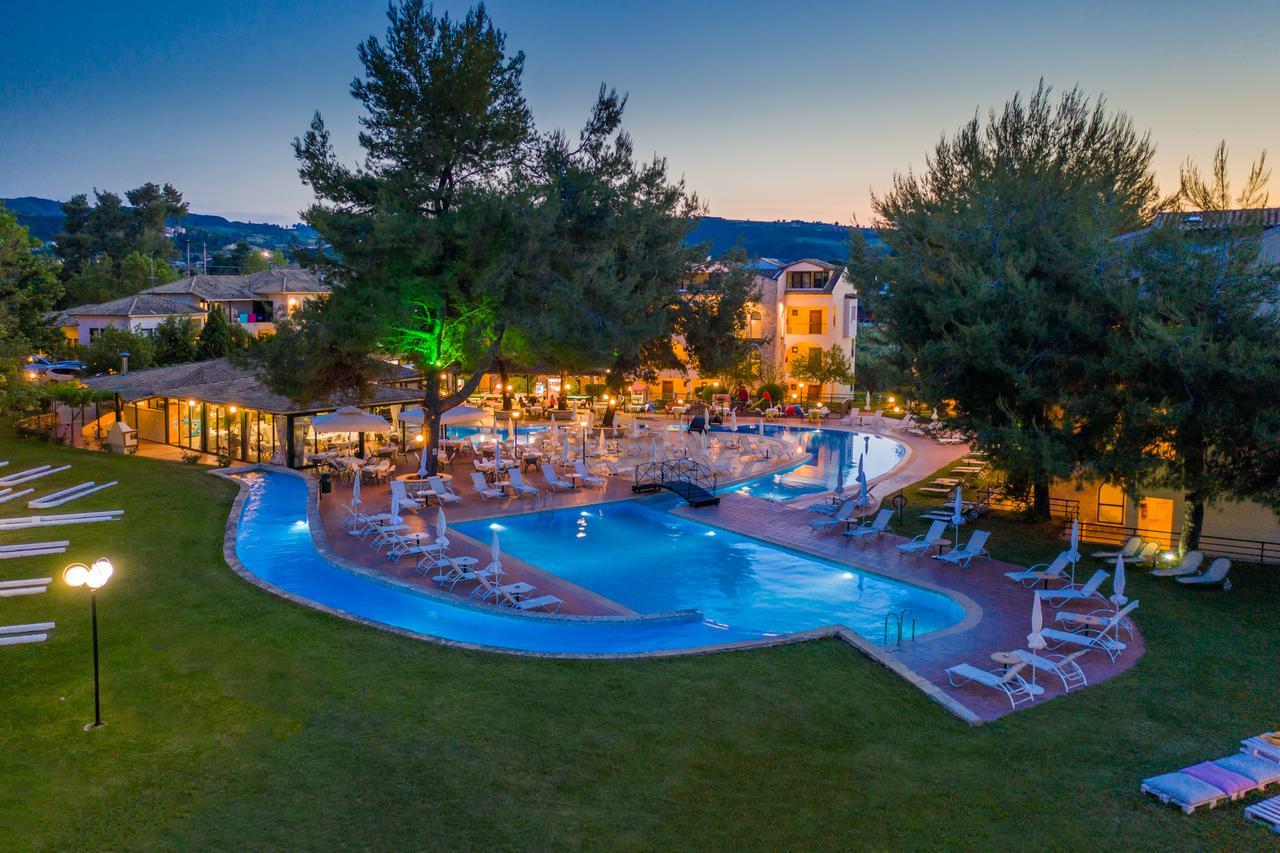 Hotel Lesse bazeni.jpg