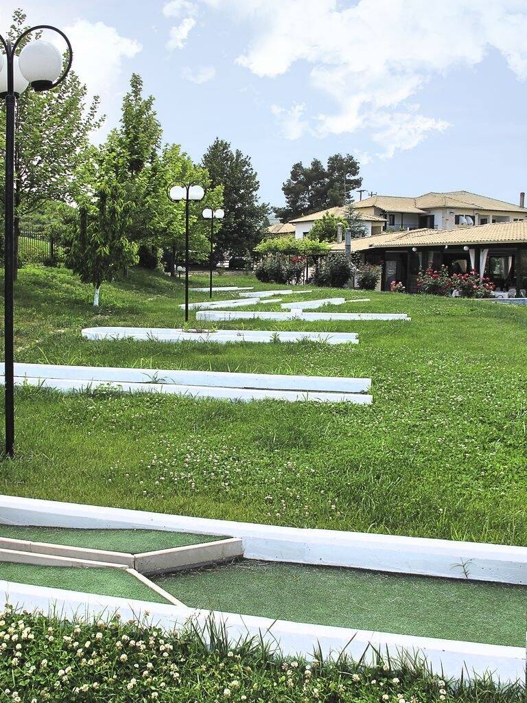 Hotel Lesse mini golf.jpg
