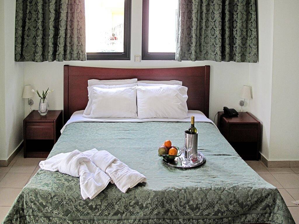 Hotel Lesse room.jpg