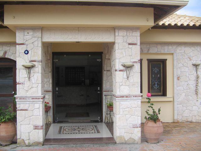 Hotel Lesse ulaz.jpg