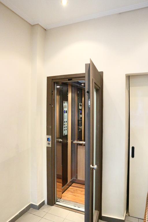 Hotel Akti elevator.jpg