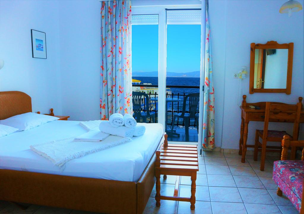 Hotel Akti triple room.jpg