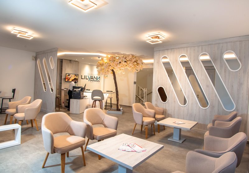 Acrotel Lily Ann Boutique Hotel - lobi sa recepcijom.jpg