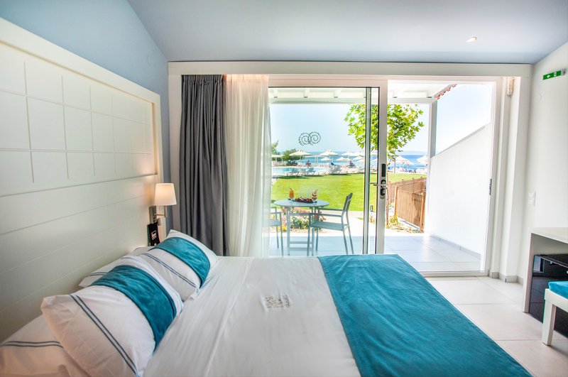 Acrotel Lily Ann Boutique Hotel - pogled na sobu u prizemlju.jpg