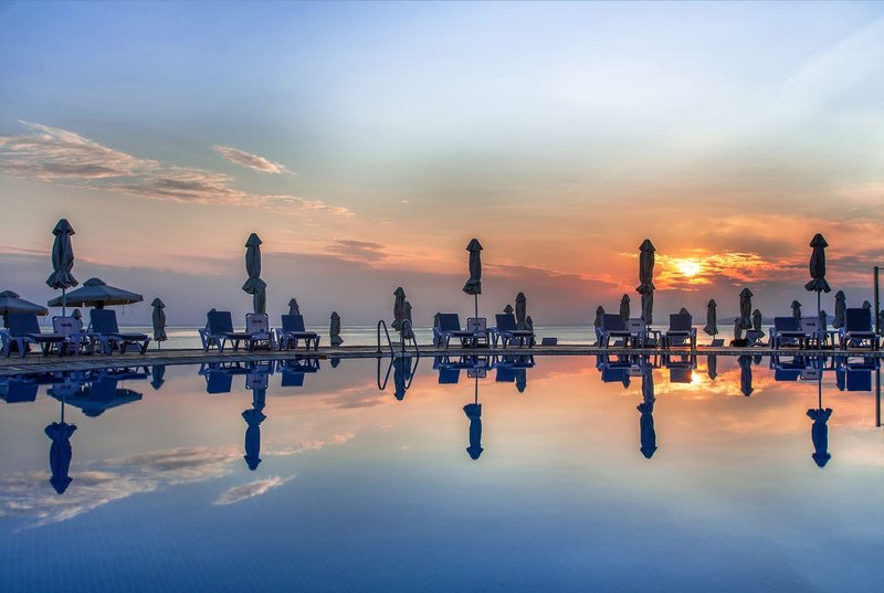 Acrotel Lily Ann Boutique Hotel - spoljašnji bazen.jpg