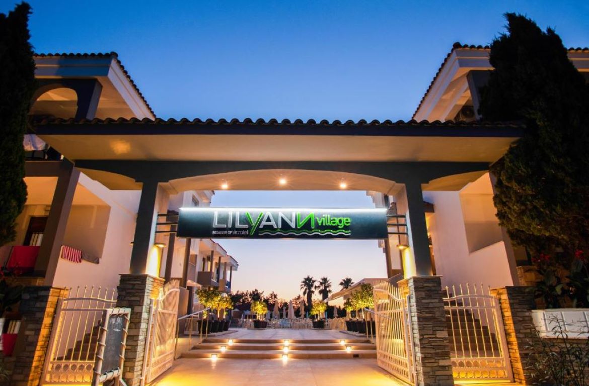 Acrotel Lily Ann Village Hotel-Ulaz u hotel.jpg