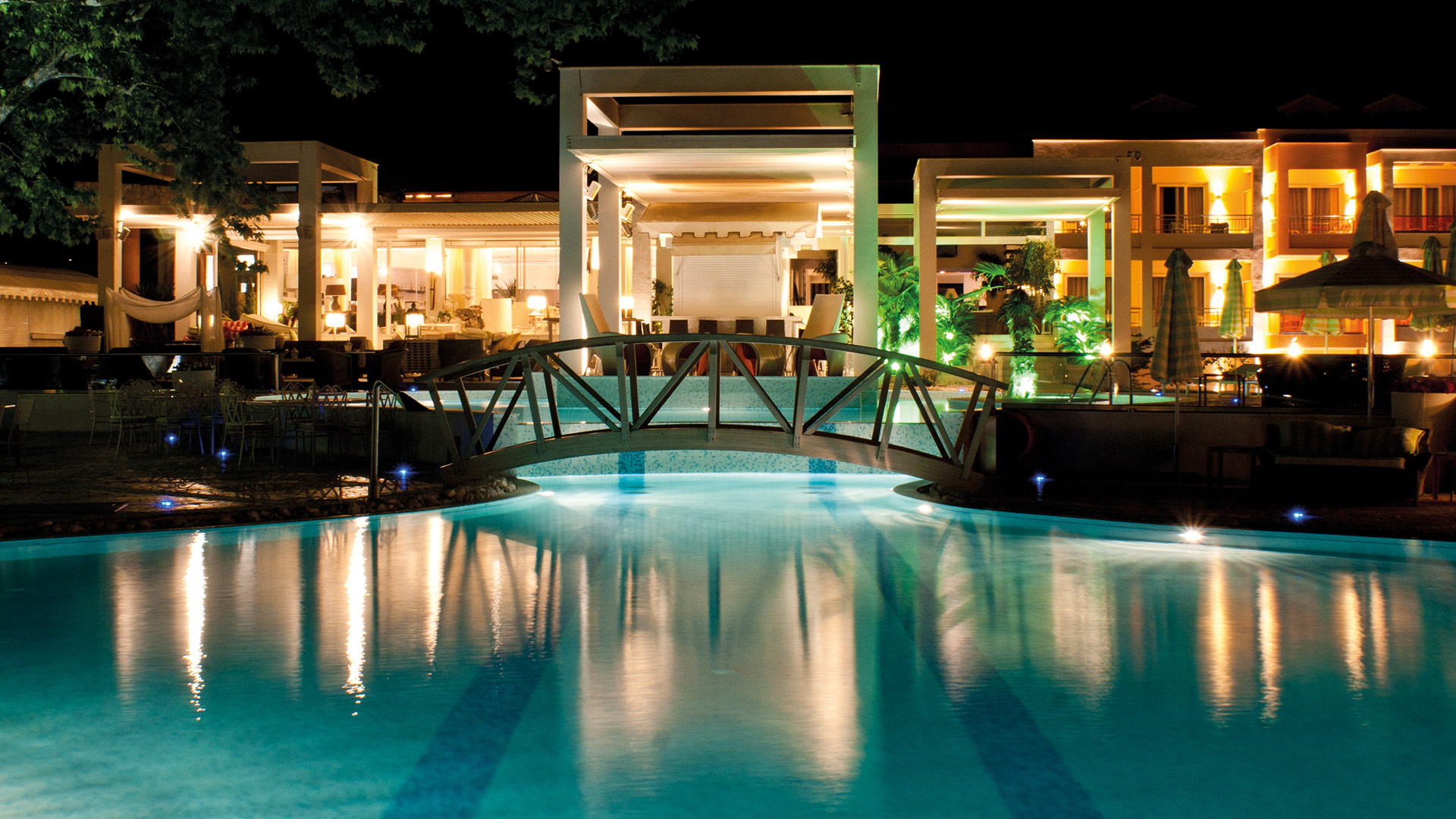 Hotel Litohoro Olympus Resort Villas _ Spa pool bar 2.jpg