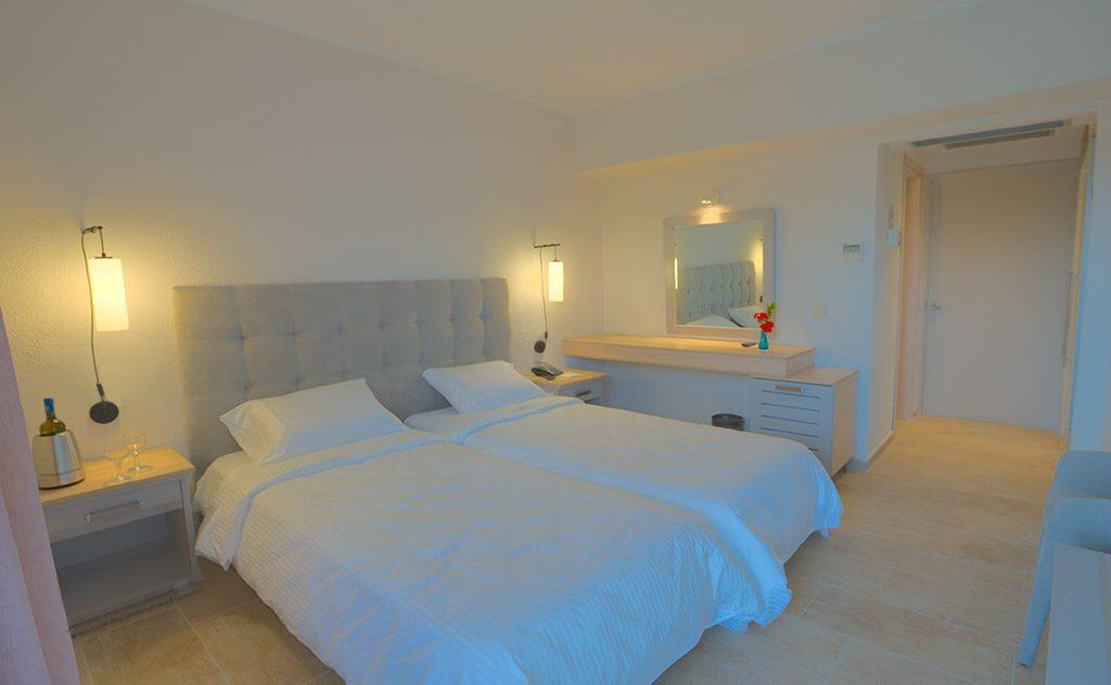 Livadi Nafsika Hotel Soba.jpg