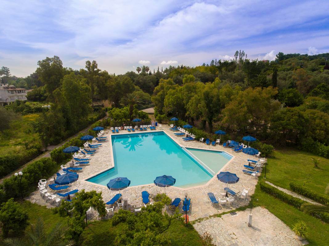 Livadi Nafsika Hotel bazen.jpg