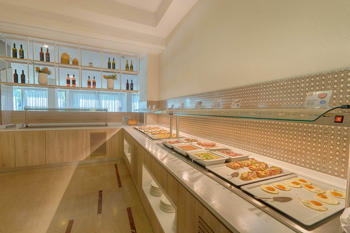 Livadi Nafsika Hotel hrana.jpg