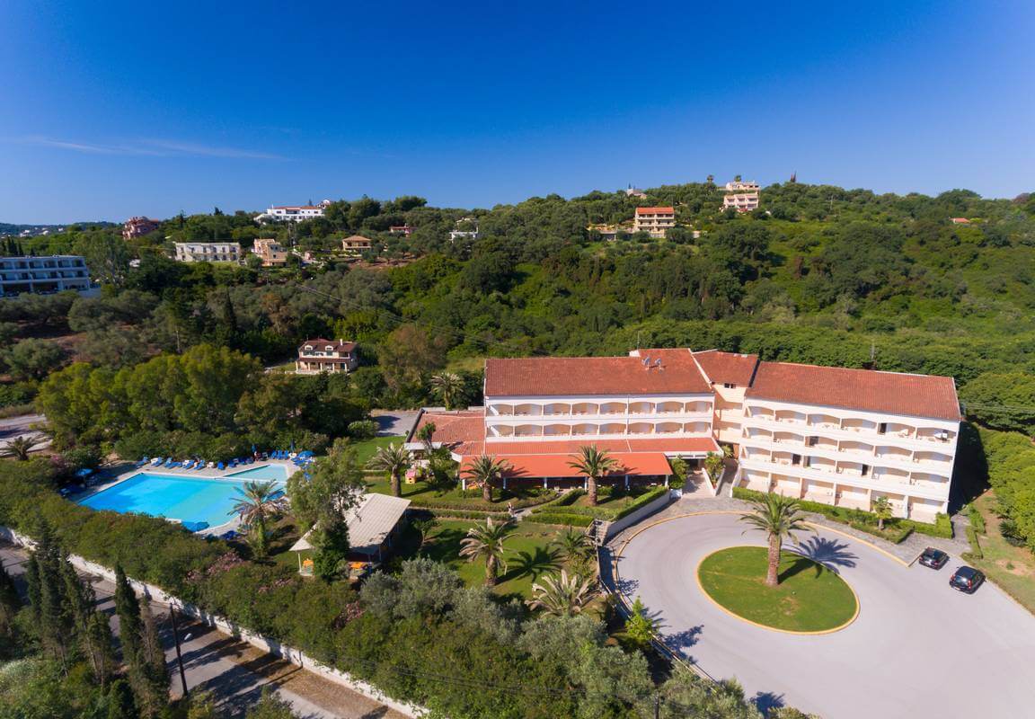 Livadi Nafsika Hotel iz vazduha.jpg
