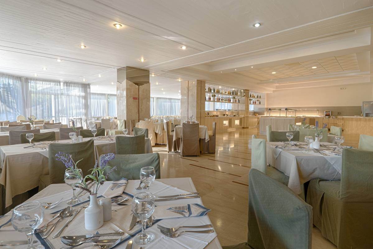 Livadi Nafsika Hotel restaurant.jpg