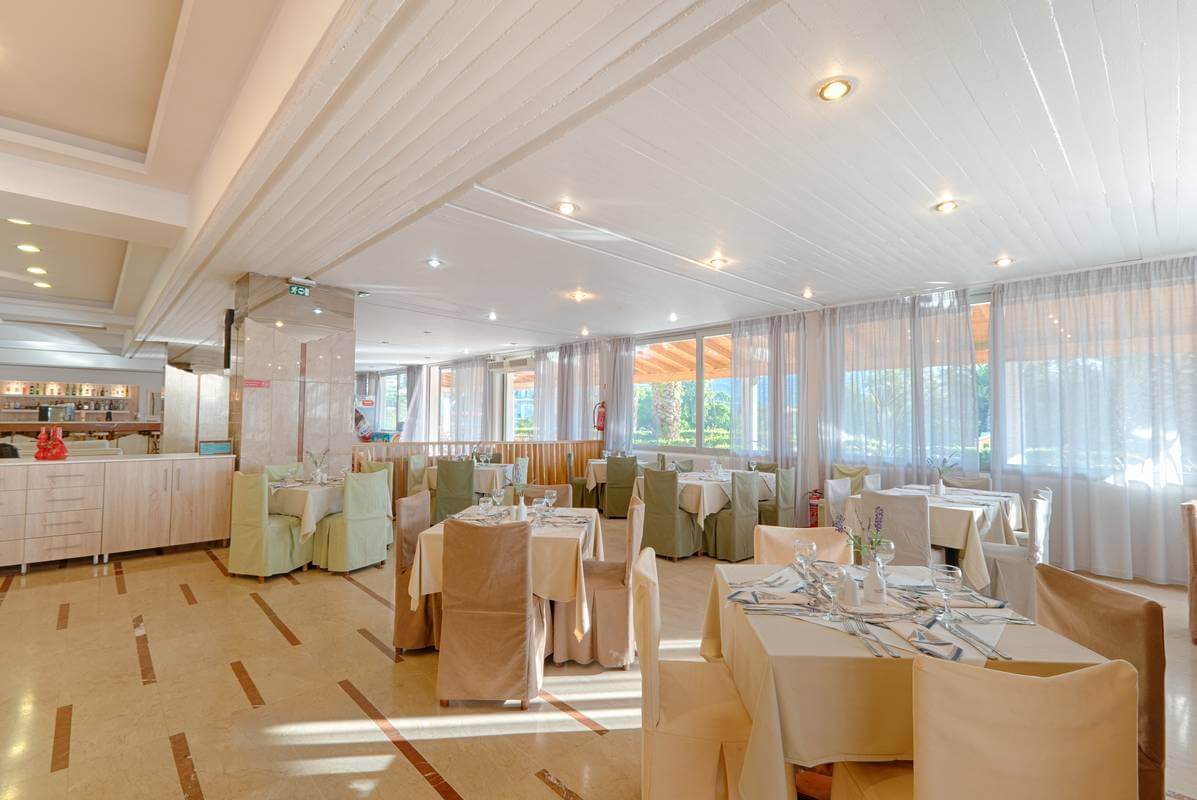 Livadi Nafsika Hotel restoran.jpg
