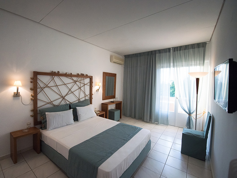 Hotel Long Beach Resort Bungalow front sea rooms 2.jpg