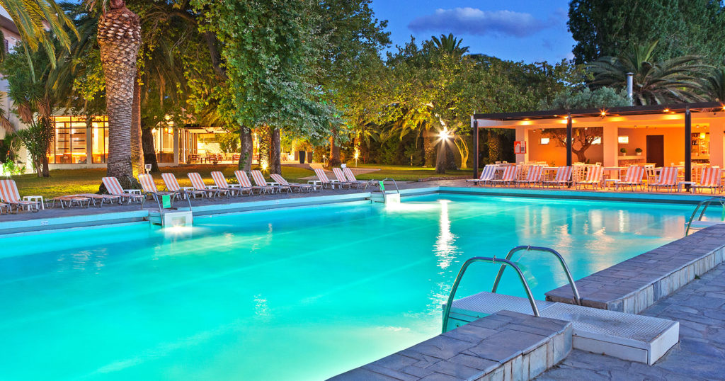 Hotel Long Beach Resort pool.jpg