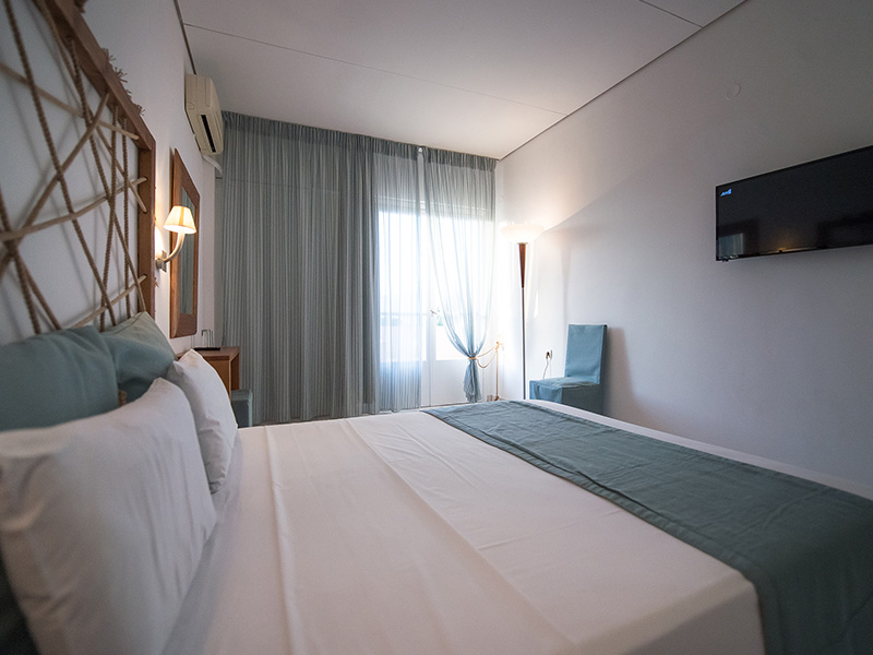 Hotel Long Beach Resort standard sea view room 1.jpg