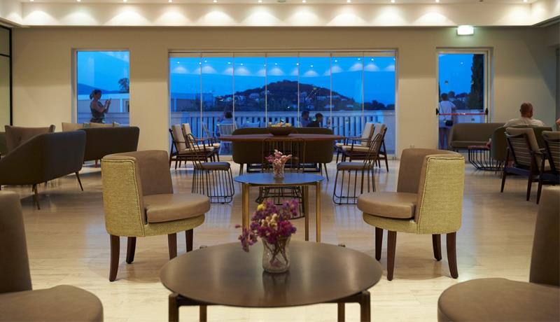 Hotel Louis Corcyra main bar.jpg