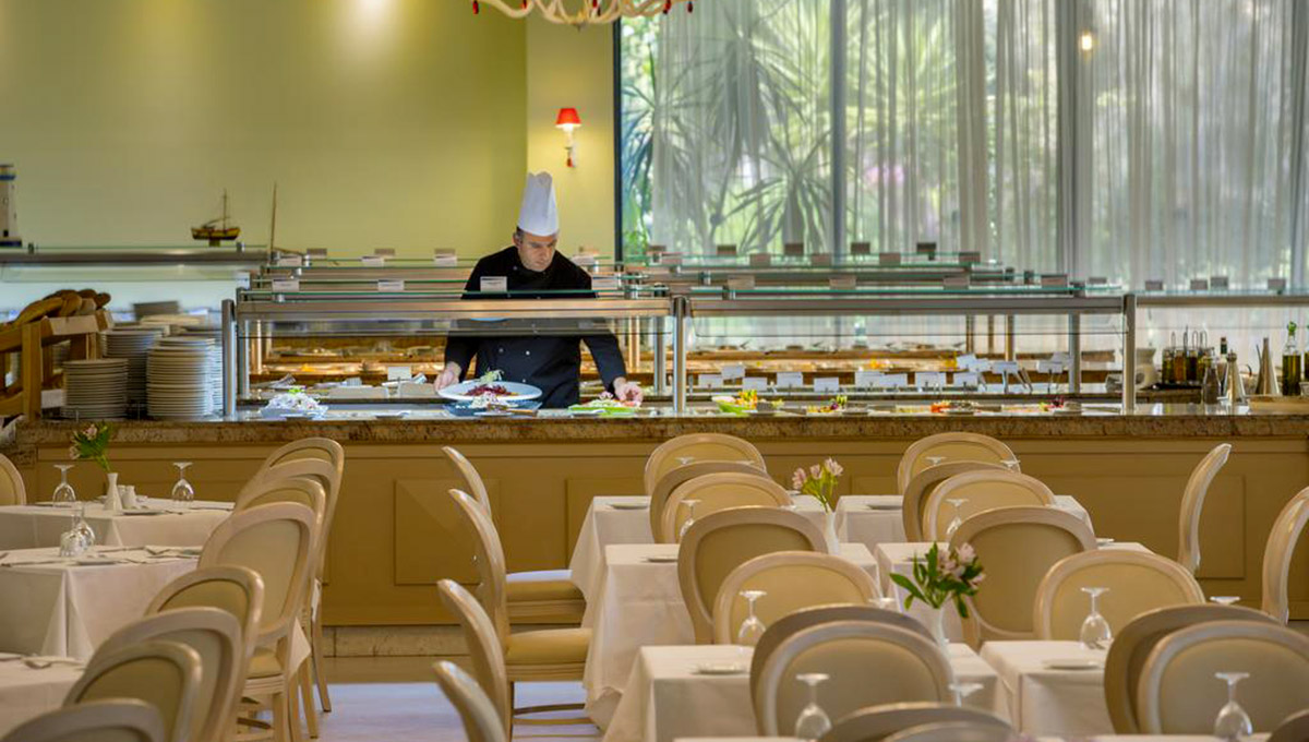 Hotel Louis Zante Beach restaurant 2.jpg