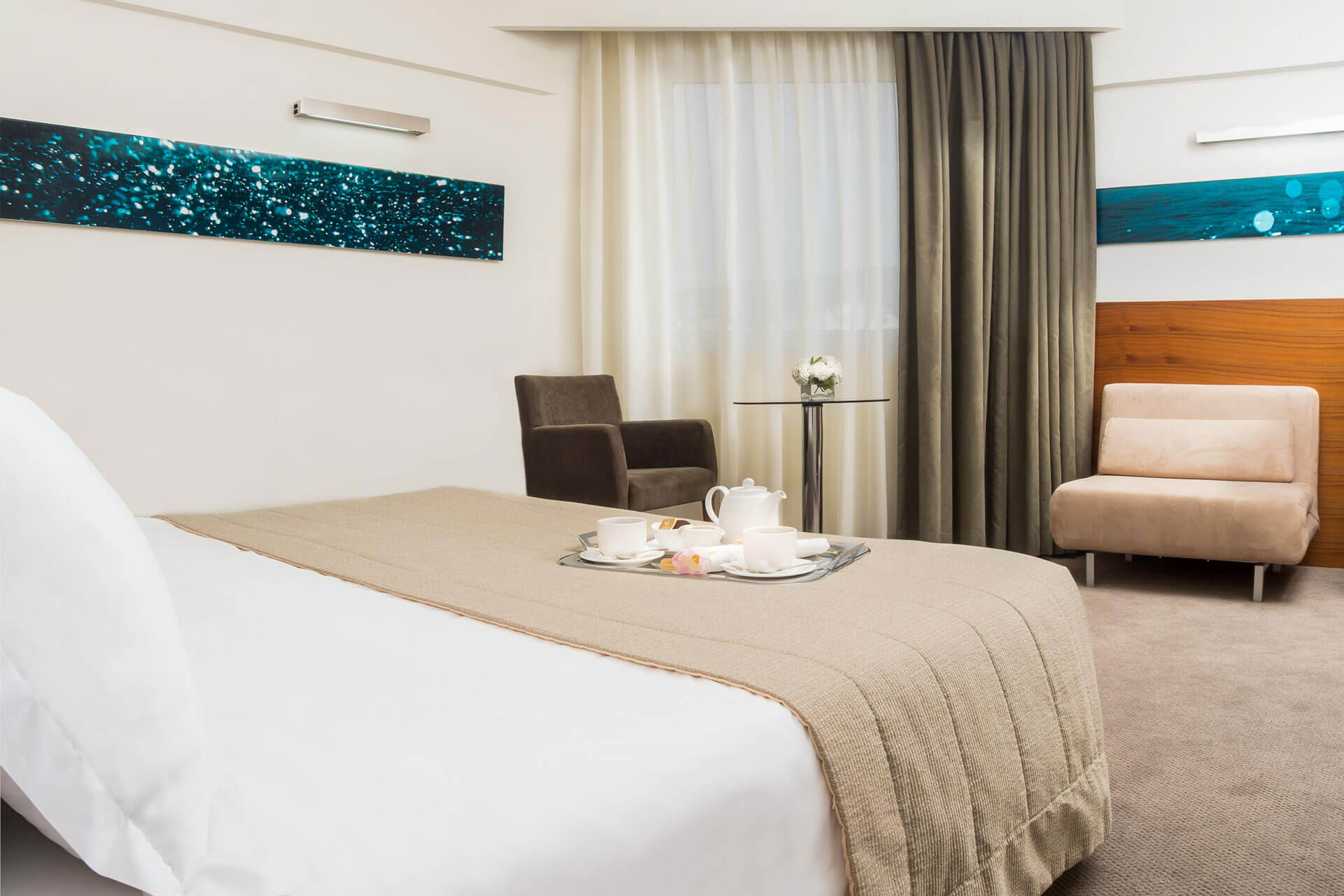 Lucy hotel superior soba city view.jpg