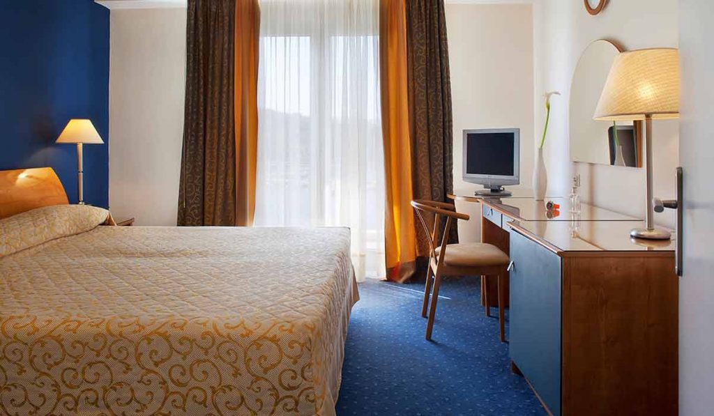 Hotel Lucy Classic Twin Room 2.jpg