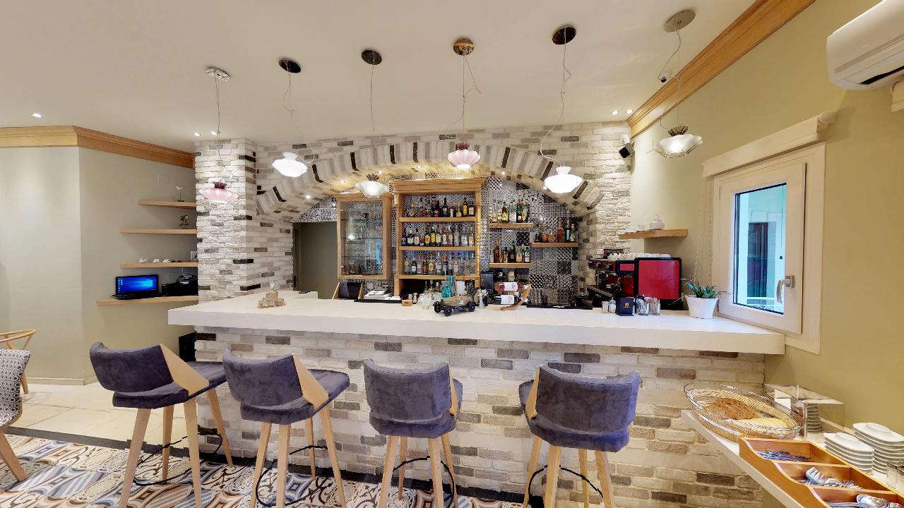 Hotel Maistrali bar 2.jpg