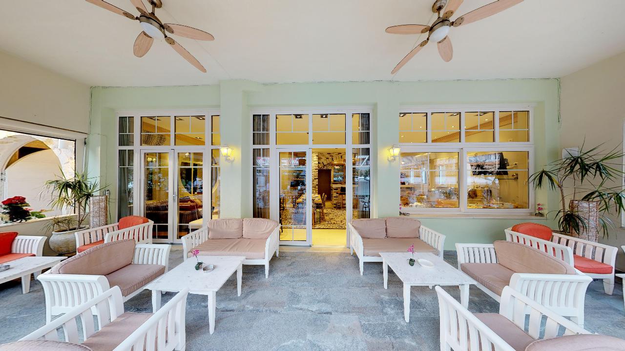 Hotel Maistrali bar.jpg