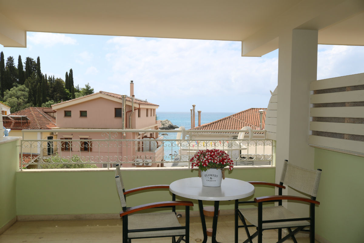 Hotel Maistrali double room balcony.jpg