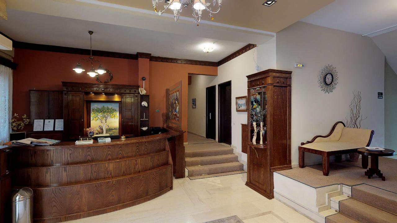 Hotel Maistrali reception.jpg