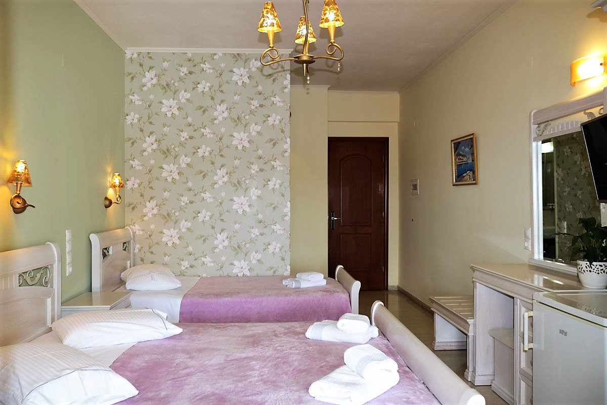 Hotel Maistrali triple room 2.jpg
