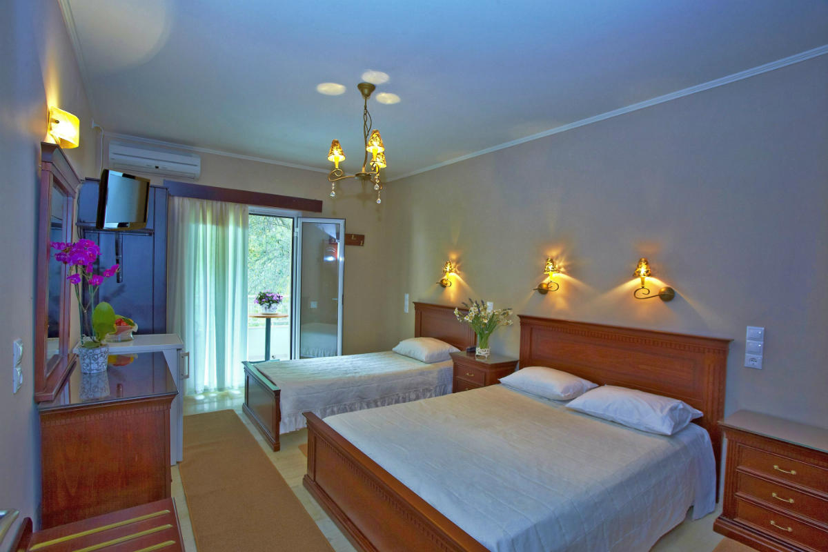 Hotel Maistrali triple room.jpg