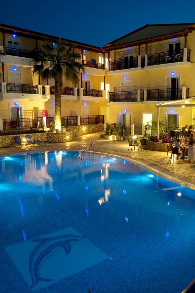Hotel Majestic Spa pool 1.jpg