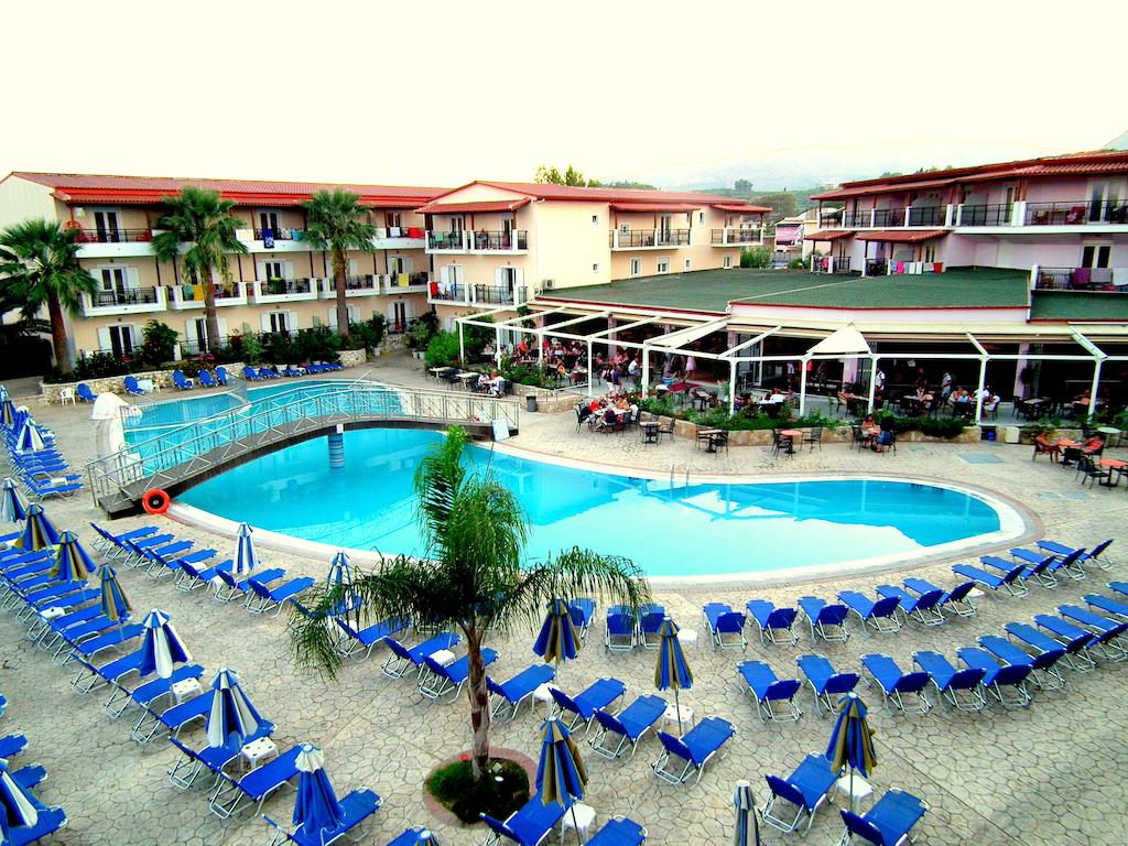 Hotel Majestic Spa pool 2.jpg