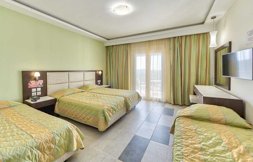 Hotel Majestic quadruple room.jpg