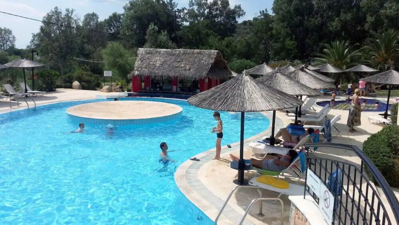 Hotel Makednos-Bazen.jpg