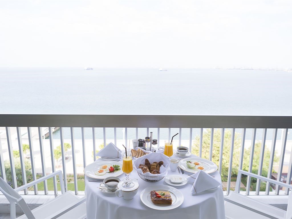 Hotel Macedonia Palace balcony.jpeg