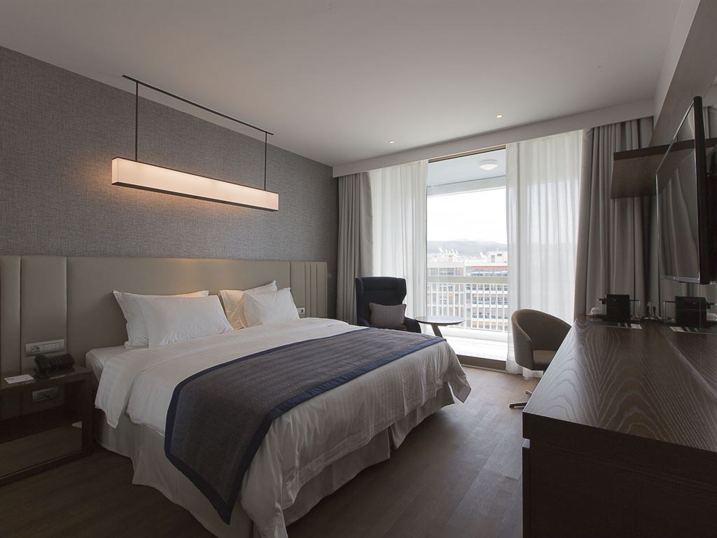 Hotel Macedonia Palace executive room.jpeg