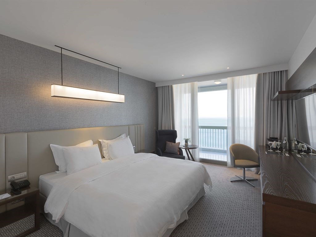 Hotel Macedonia Palace premium room.jpeg