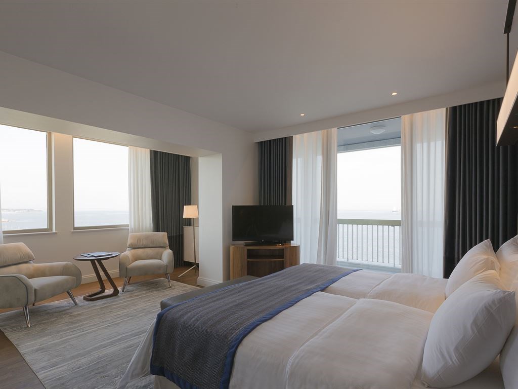Hotel Macedonia Palace presidential suite.jpeg