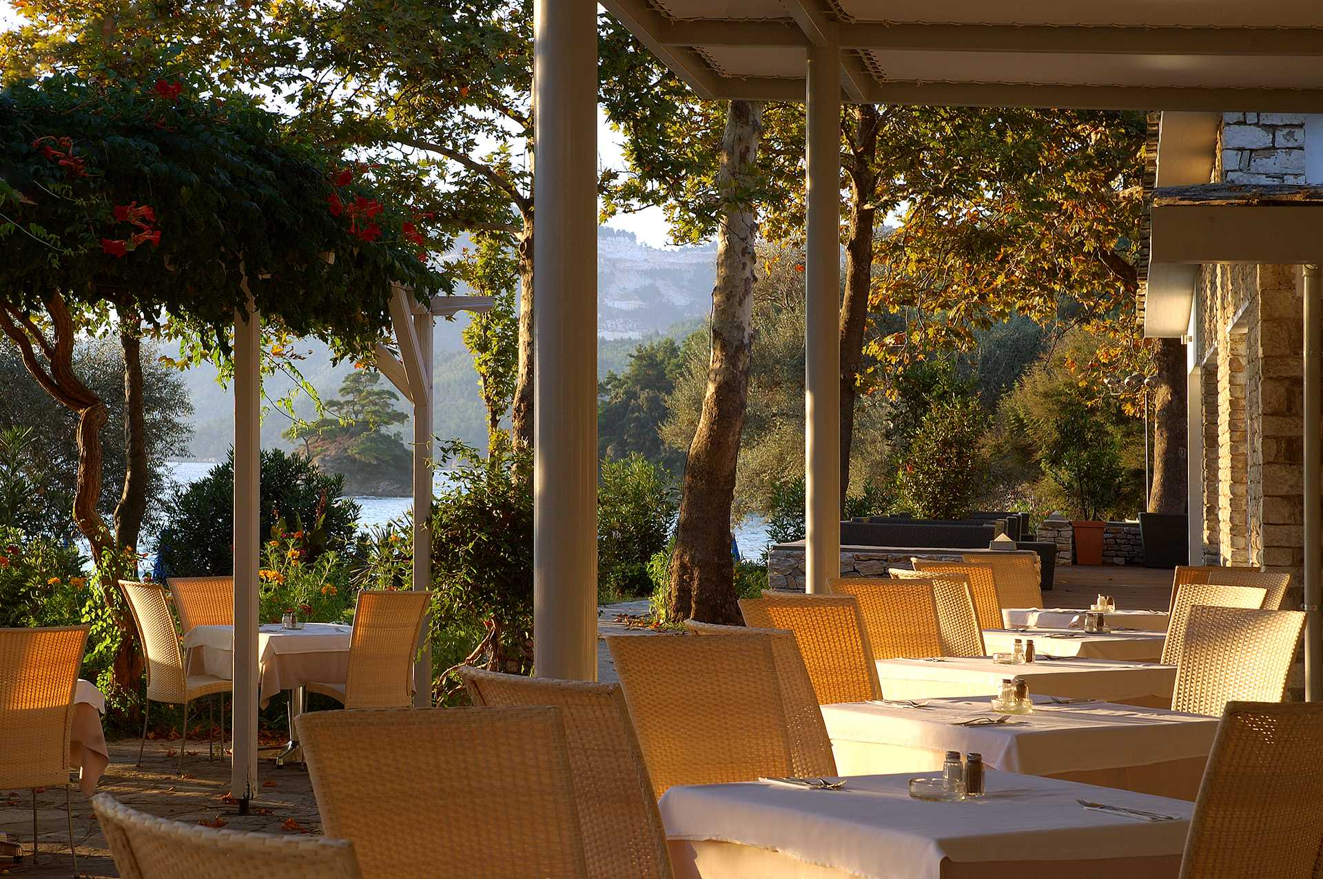 Makryammos Bungalows Hotel restaurant.jpg