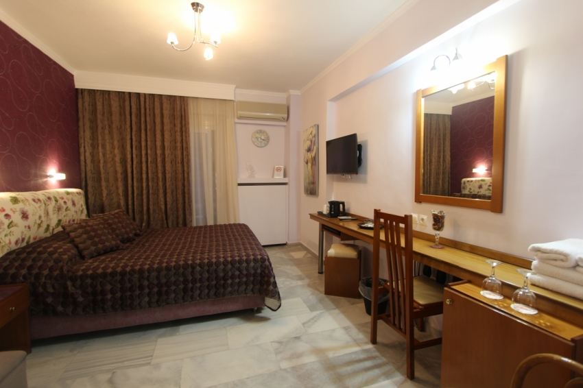 Mallas hotel superior room.jpg
