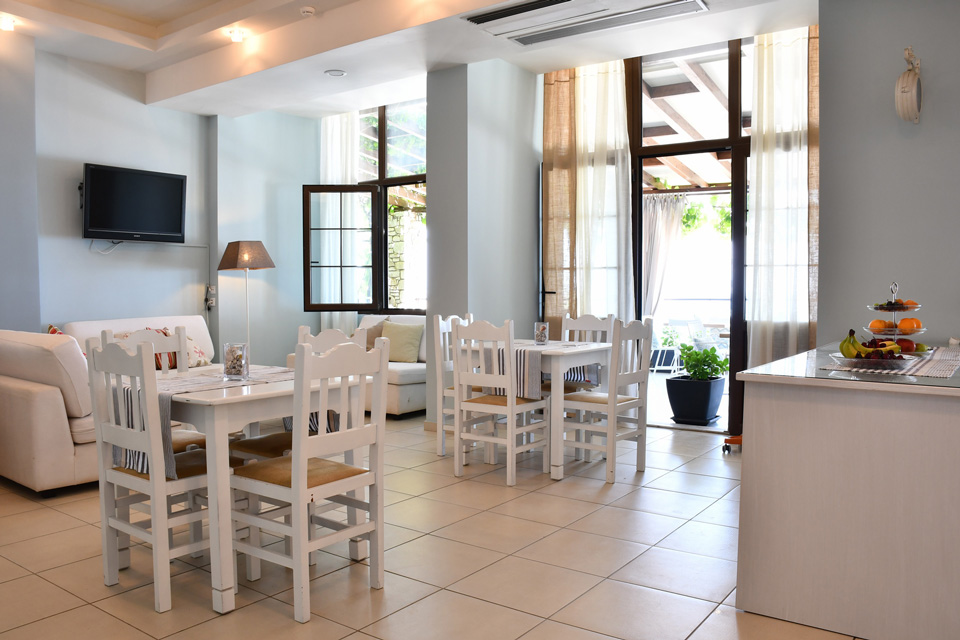 Hotel Manthos Blue lobby.jpg