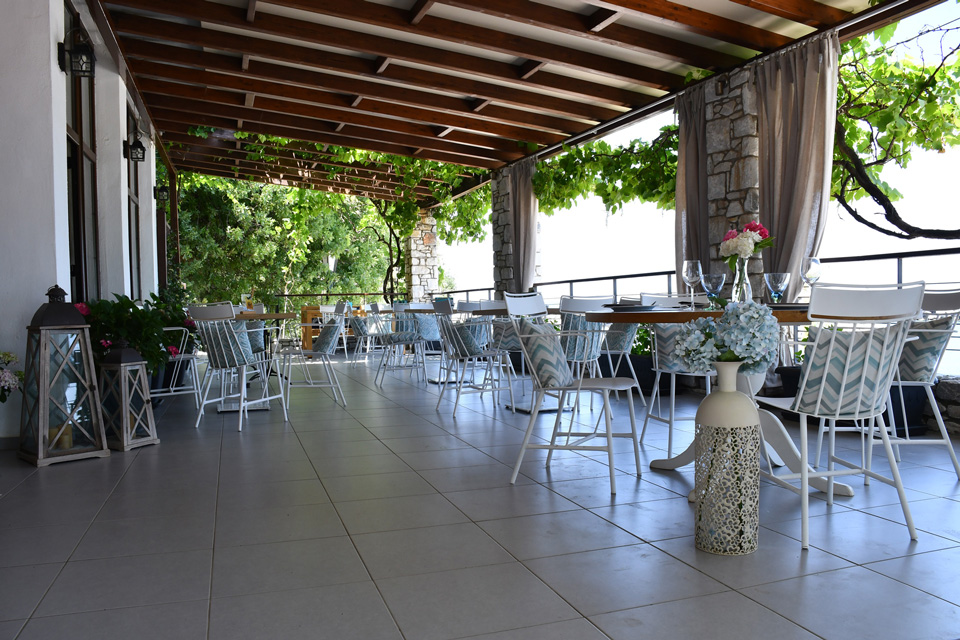 Hotel Manthos Blue terrace.jpg