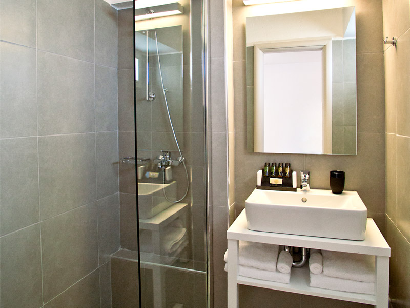 Hotel Marathon Beach bathroom.jpg