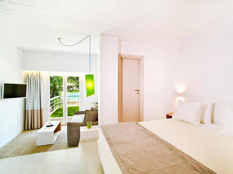 Hotel Marathon Beach junior suite 1.jpg