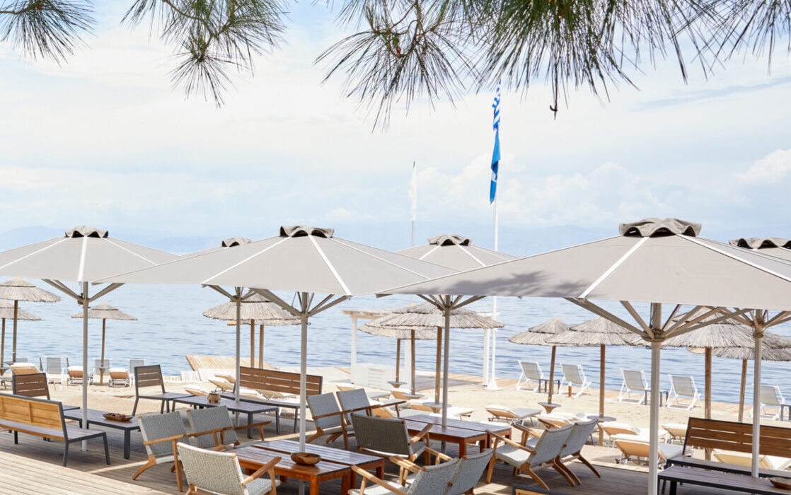 Marbella Hotel grill na plazi.jpg